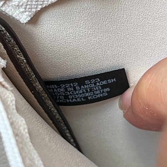 🌼Michael Kors Purse - Picture 12 of 14